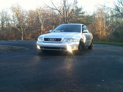 2001 B5 s4 grill with rings and emblem, good condition, grille-photo-4_edit.jpg