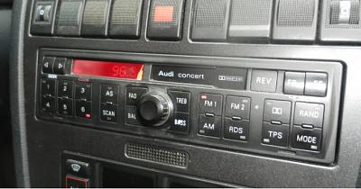 Free (+ Shipping): Concert Radio with slightly damaged screen-radio.jpg