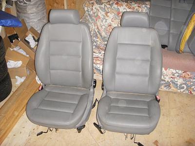grey leatherette seats-dscn0444.jpg