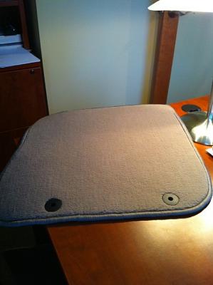Brand New Opal Grey Rear Floor Mats for B5 A4 1999.5-2001-mat2.jpg