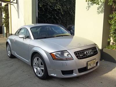 2004 Audi TT-front.jpg