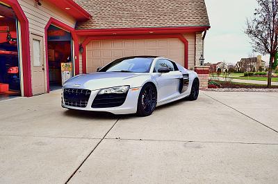 FS: 2010 R8 5.2 V10 in Milwaukee. Delivery Available-1266a.jpg