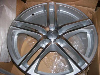 Brand new in box hyper silver R8 Reps!!-rim1.jpg