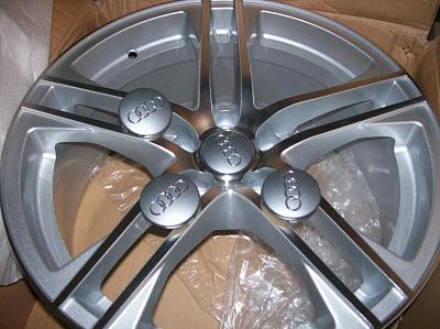 Brand new in box hyper silver R8 Reps!!-caps.jpg