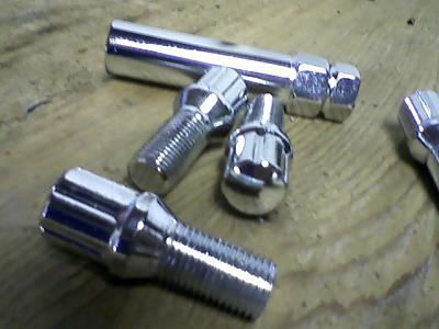 Tuner lug bolts set-lugs_studs.jpg