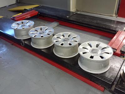 00 A6 4.2 OE wheels with center caps 17 inch-20150131_154607.jpg