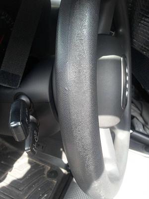 Peeling steering wheel (has anyone else had this problem)?-nvoc8qdh.jpg