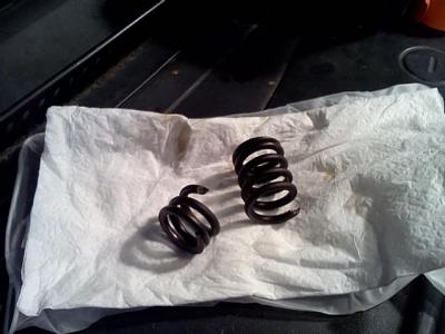 Valve spring broke- WTF-bad-spring.jpg