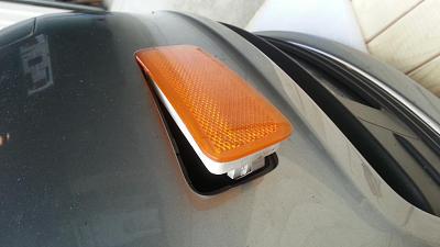 2005 A6 front side marker light changing-20130505_160857.jpg