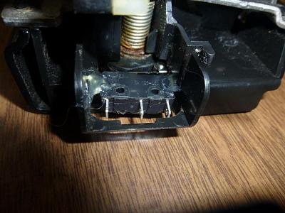 A6 - Drivers door sensor-switch-installed-lower-res.jpg