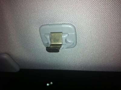 Visor clip broke in my 2002 A6, doesn't have screws?-img_0987.jpg
