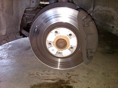 Changing the Front Brakes 2005 A6-img00013-20101220-1255.jpg