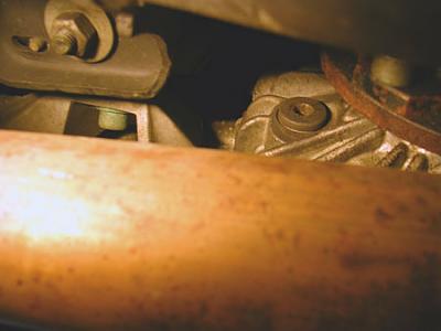Differential Servicing C4 (1995)-02-fillplug.jpg