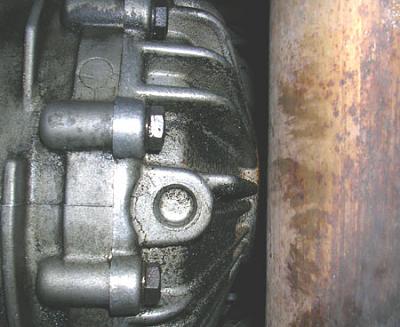 Differential Servicing C4 (1995)-03-nodrainplug.jpg