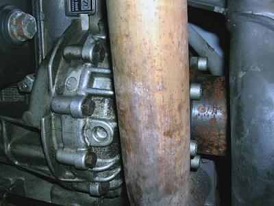 Differential Servicing C4 (1995)-04-noroomforwrenchorsocket.jpg