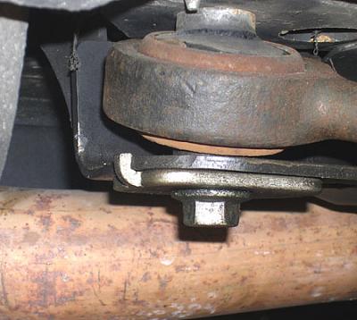 Differential Servicing C4 (1995)-01-badcontrolarmbushing.jpg