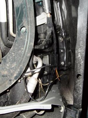 2000 Audi A6 - Need Help with Some Cut Electrical Wires-audi_right_inner_fender1.jpg