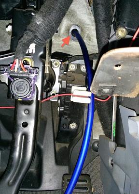 Where to pass amp power through?-amp-wire-2.jpg