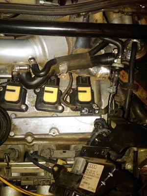 broken part under the rats nest on valve cover-auditt04.jpg