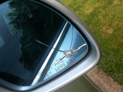 Spontaneously cracked mirror? Anyone else? Best replacement options?-mirror.jpg