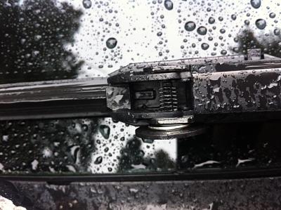 Non-Audi / Aftermarket Windshield Wiper Blade Solution for B6s-fastener-close-up.jpg