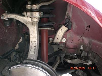 Strange pipe inside front inner wing-cimg1168-.jpg