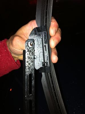 Non-Audi / Aftermarket Windshield Wiper Blade Solution for B6s-line-up-holes.jpg