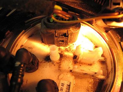 Help! How to remove harness connector on fuel pump?-img_1338.jpg