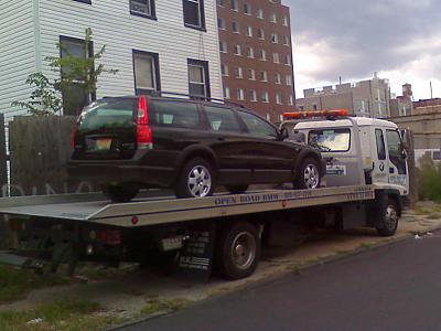 Audi Manhattan - NYC (horrible)-volvo.tow.jpg