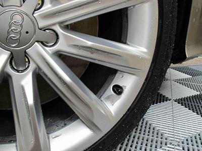 Holy frustrated Batman... how do you gents keep your wheels clean???-img_1360.jpg