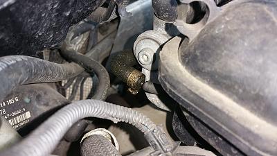 A3 Auto 2001 Exhaust/oil/coolant smell + Broken pipe-20151114_125310.jpg