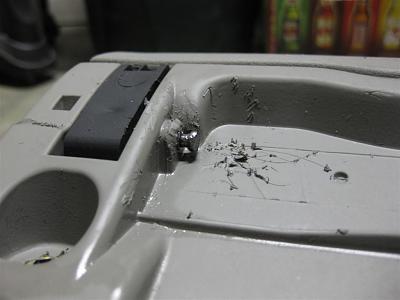 Audi A4 03 Glove Box Problems-02.jpg