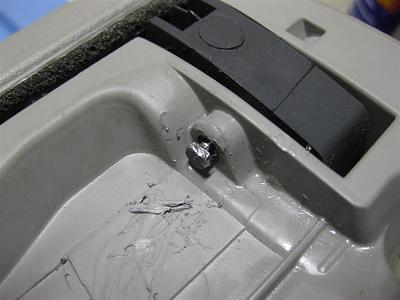 Audi A4 03 Glove Box Problems-04.jpg