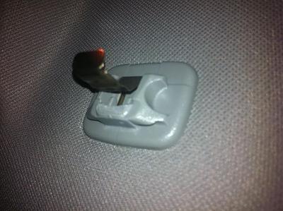 Visor clip broke in my 2002 A6, doesn't have screws?-img_0988.jpg