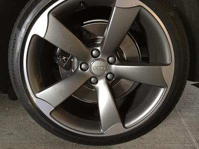 Curb rash - Can I buff it myself?-img_1053.jpg